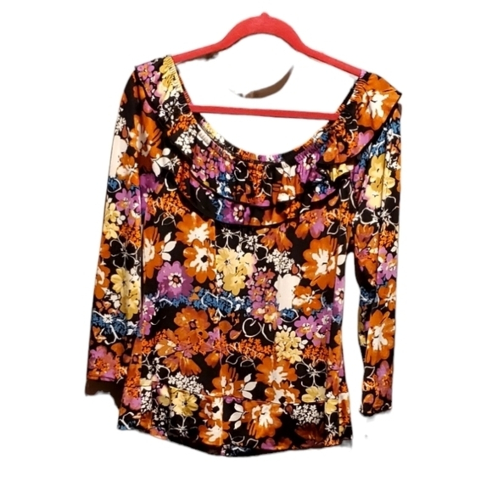 Essentials by Milano Silky Floral Ruffles Stretchy Neckline Women Size Medium‎